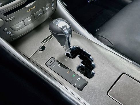 Used 2010 Lexus IS 250 w/ Preferred Accessory Package RWD image 18