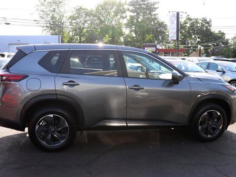 Used 2024 Nissan Rogue SV FWD image 6