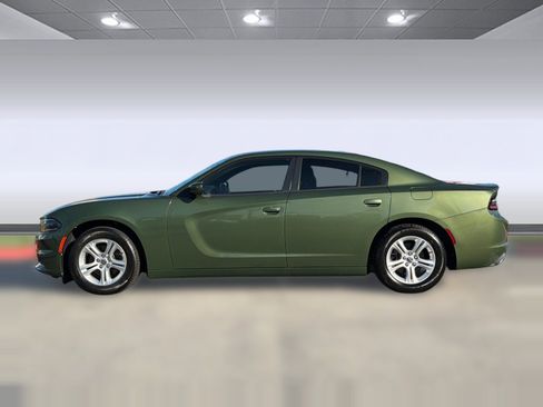 Used 2019 Dodge Charger SXT image 2