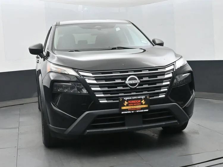 Used 2024 Nissan Rogue S FWD image 3