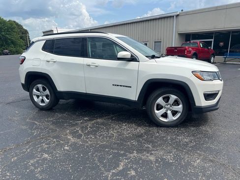Used 2020 Jeep Compass Latitude w/ Cold Weather Group AWD/4WD image 2