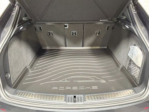 Certified 2025 Porsche Macan image 13