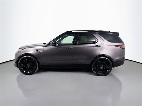 Used 2023 Land Rover Discovery Metropolitan Edition image 8