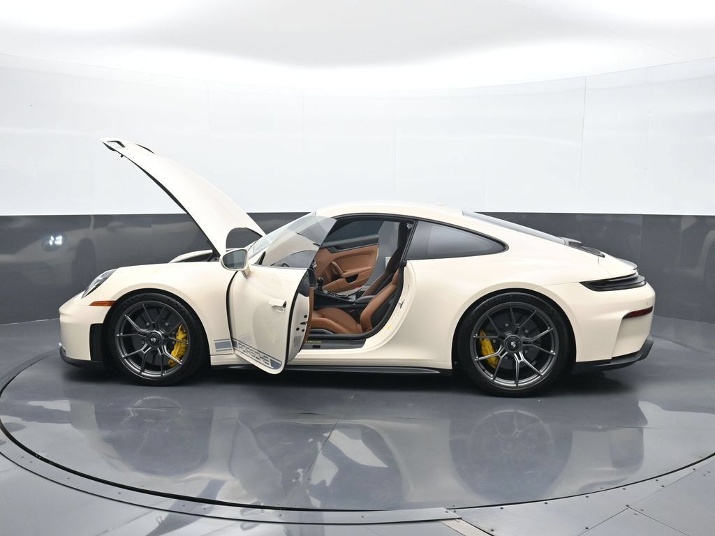 Certified 2026 Porsche 911 GT3 RWD image 25