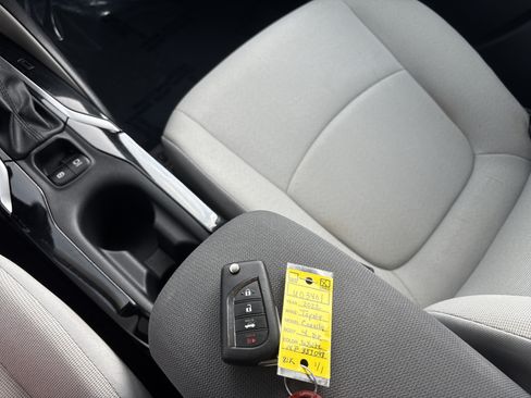 Used 2022 Toyota Corolla LE FWD image 31