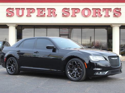 Used 2019 Chrysler 300 S RWD image 1