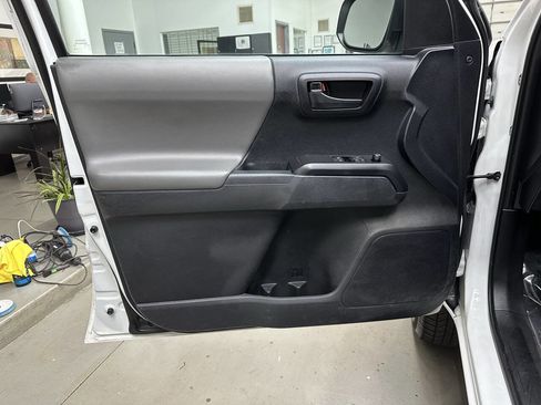 Used 2020 Toyota Tacoma SR image 10