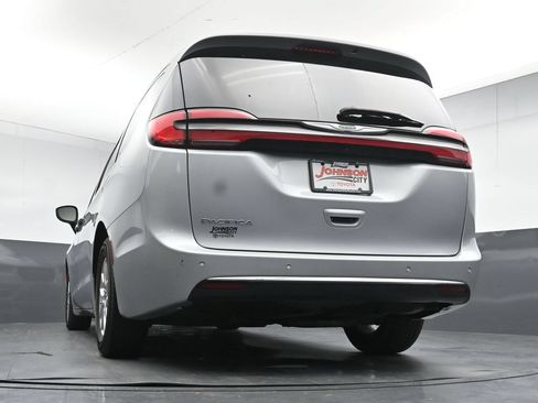 Used 2023 Chrysler Pacifica Touring-L FWD image 35