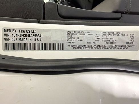 Used 2020 Jeep Grand Cherokee Overland AWD/4WD image 19