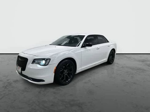 Used 2020 Chrysler 300 Touring w/ Sport Appearance Package image 8