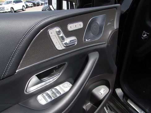Used 2020 Mercedes-Benz GLE 450 4MATIC w/ MBUX Technology Package image 11