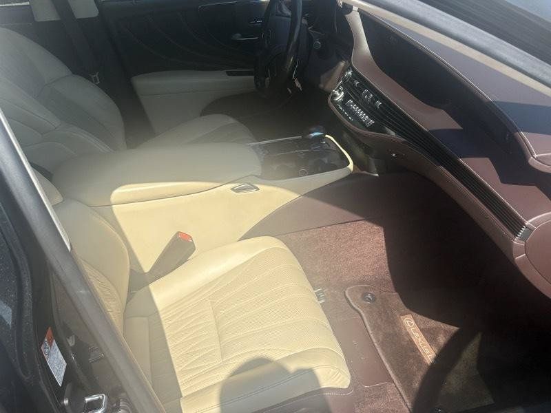 Used 2018 Lexus LS 500 w/ Interior Upgrade Package RWD image 27