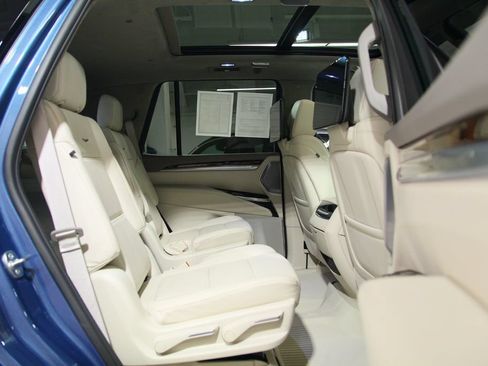 Used 2026 Cadillac Escalade Platinum Luxury AWD/4WD image 24
