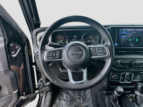 Used 2024 Jeep Wrangler Unlimited Sahara AWD/4WD image 11