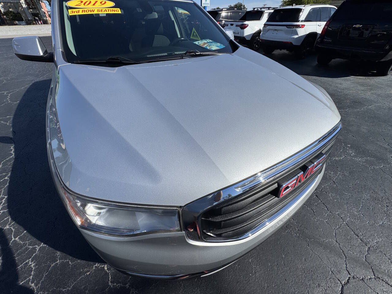 Used 2019 GMC Acadia SLE w/ LPO, Black Accent Package FWD image 10