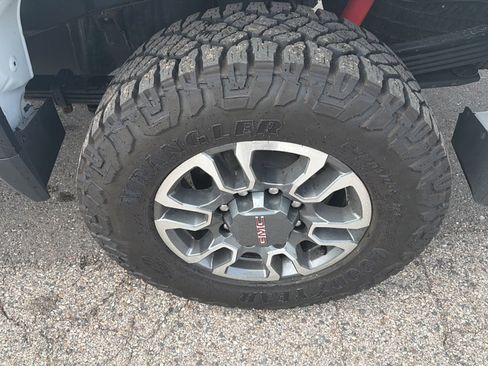 Used 2024 GMC Sierra 2500 SLE w/ SLE Convenience Package AWD/4WD image 9