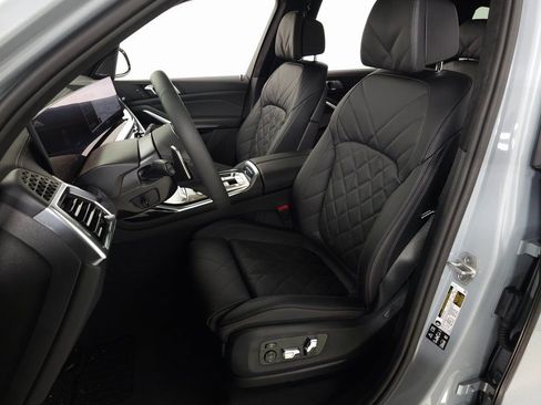 Used 2026 BMW X7 xDrive40i w/ M Sport Package AWD/4WD image 19