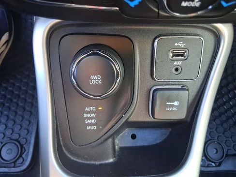 Used 2018 Jeep Compass Latitude w/ Popular Equipment Group AWD/4WD image 17