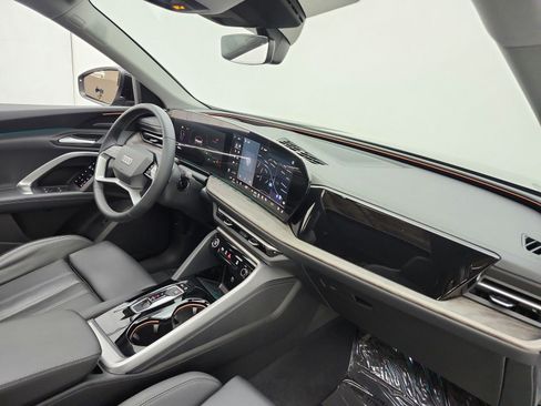 Used 2025 Audi Q5 Premium Plus w/ Premium Plus AWD/4WD image 19