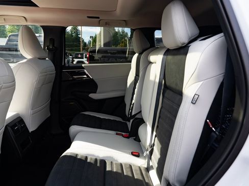 New 2026 Mitsubishi Outlander SE image 22