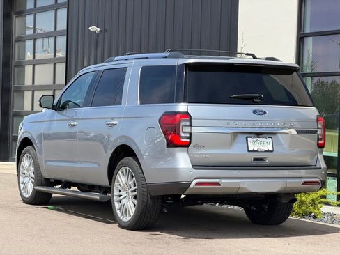 Used 2024 Ford Expedition Limited AWD/4WD image 3
