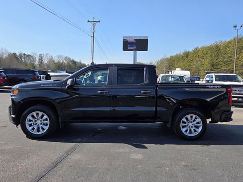 Used 2021 Chevrolet Silverado 1500 Custom image 3