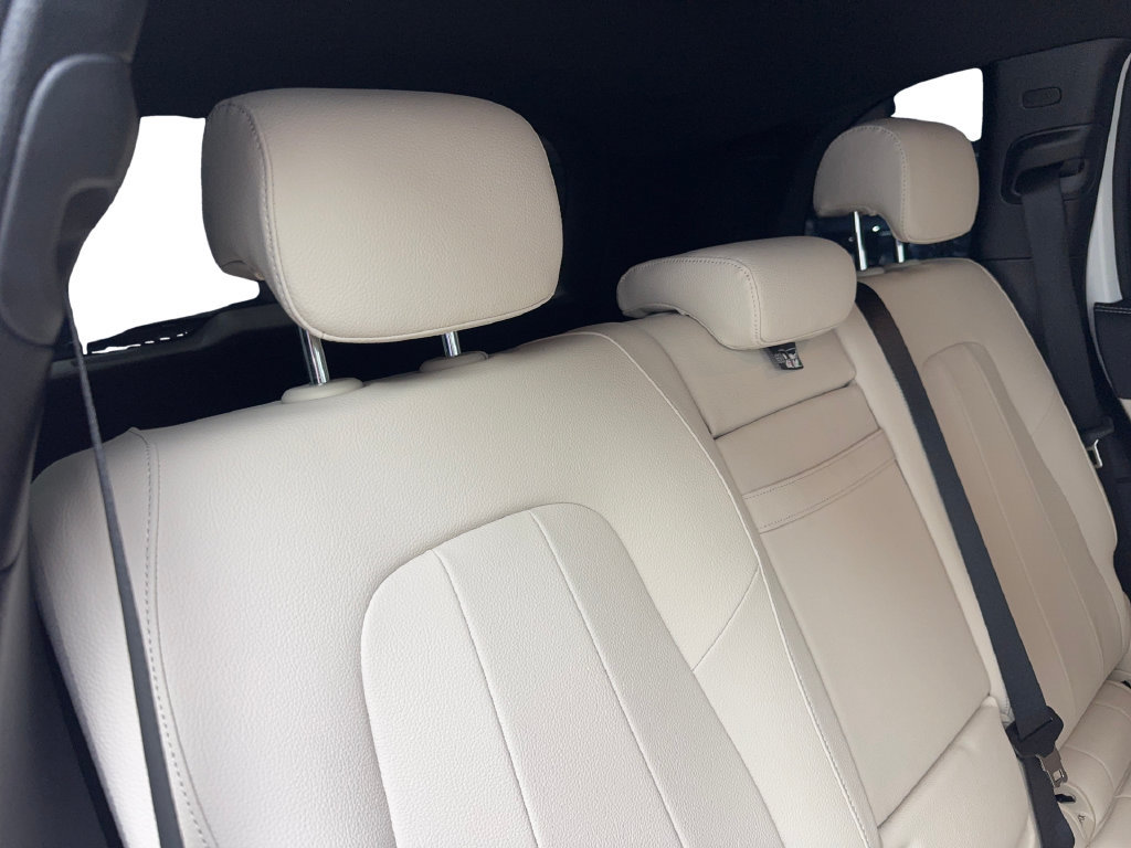 Used 2025 Mercedes-Benz GLB 250 w/ Exclusive Package image 40