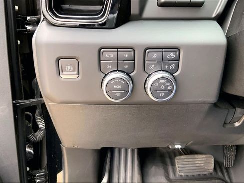 Used 2024 GMC Sierra 2500 AT4 w/ AT4 Premium Plus Package AWD/4WD image 32