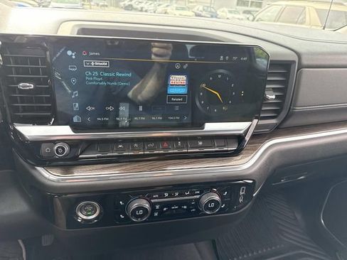 Used 2023 Chevrolet Silverado 1500 LT AWD/4WD image 32