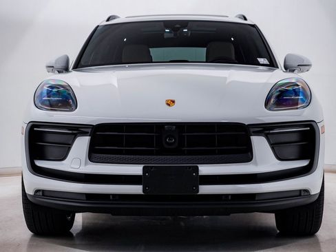 Certified 2025 Porsche Macan image 6