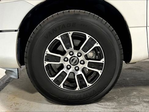 Used 2023 Nissan Titan SV image 11