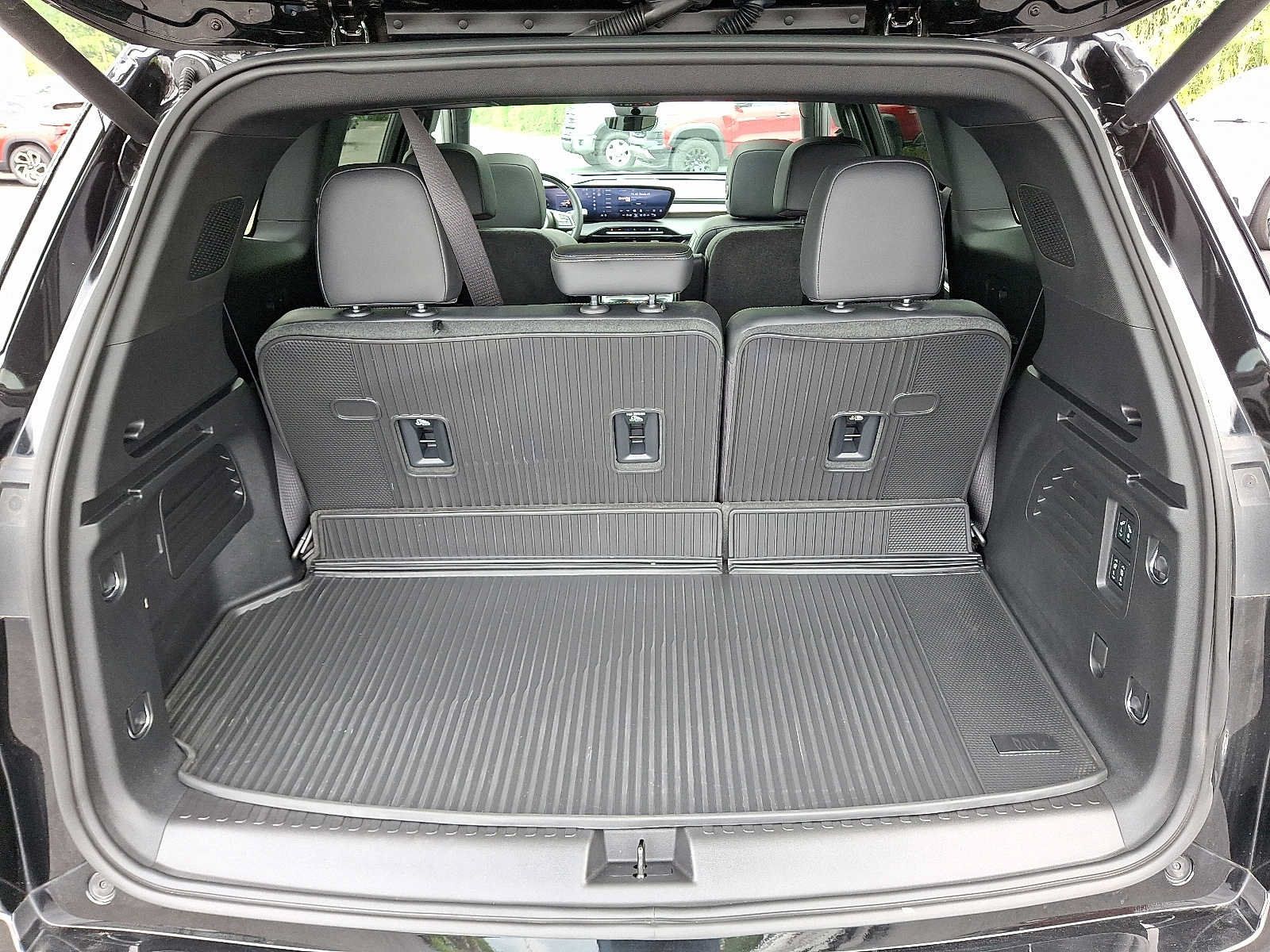Used 2025 Buick Enclave Avenir w/ Super Cruise Package AWD/4WD image 27