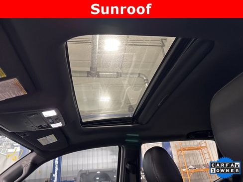 Used 2016 Toyota Tacoma TRD Sport w/ Premium & Technology Package image 3