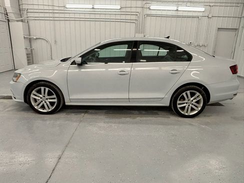 Used 2017 Volkswagen Jetta SEL Premium image 8