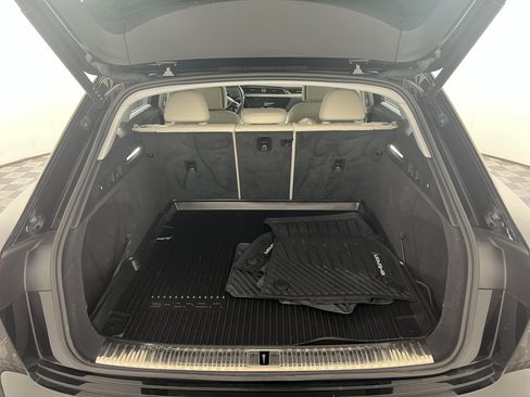 Used 2024 Audi Q8 e-tron Premium Plus AWD/4WD image 19
