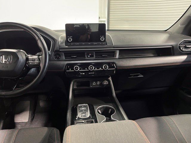 Used 2025 Honda Pilot Sport image 20