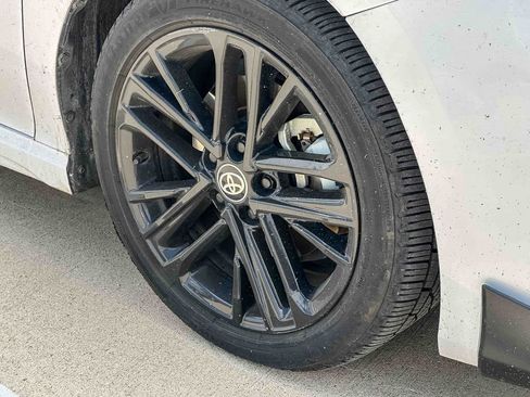 Used 2025 Toyota Camry SE image 3