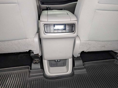 Used 2019 Toyota Highlander LE image 28