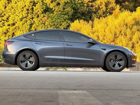 Used 2023 Tesla Model 3 Standard Range image 10