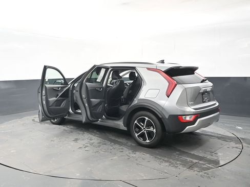 Certified 2023 Kia Niro EX image 29