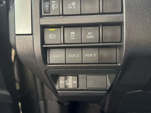 Used 2025 Toyota Tacoma TRD Off-Road image 18