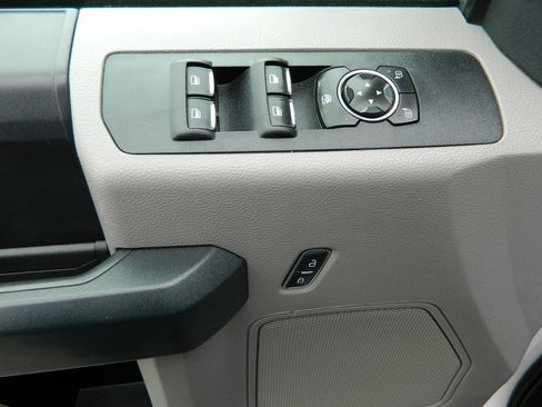 Used 2022 Ford F250 XL w/ Power Equipment Group AWD/4WD image 17