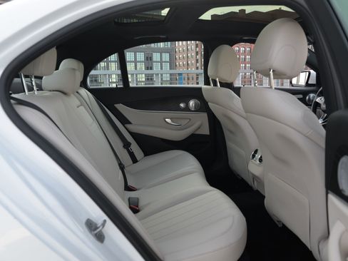 Used 2017 Mercedes-Benz E 300 4MATIC image 19