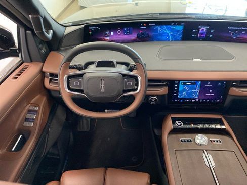 New 2026 Lincoln Navigator Reserve AWD/4WD image 16
