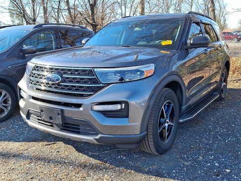 Used 2021 Ford Explorer XLT w/ Equipment Group 202A image 3