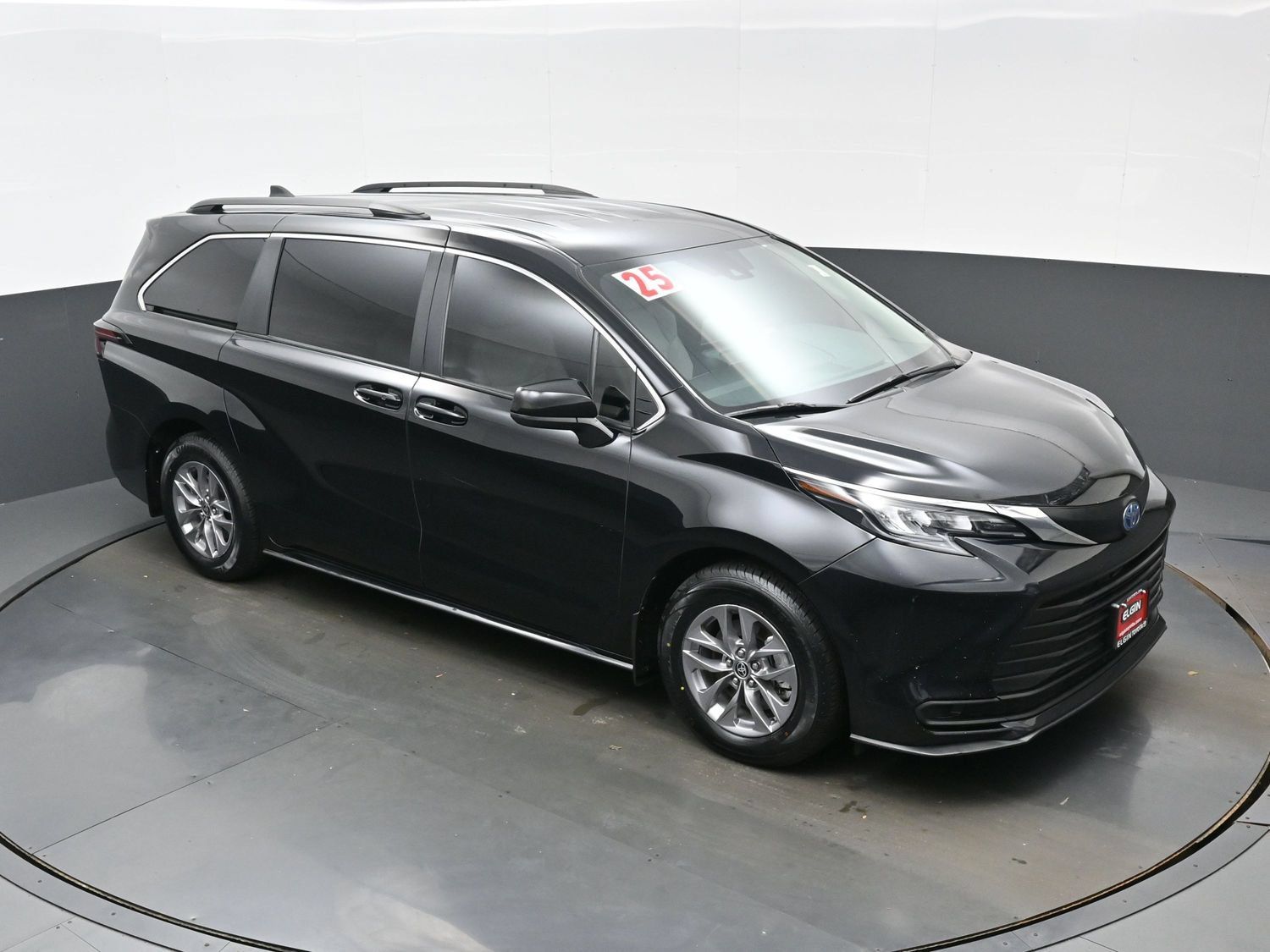 Used 2025 Toyota Sienna LE AWD/4WD image 35