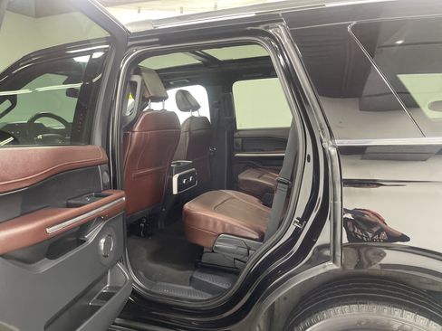 Used 2024 Ford Expedition Limited image 13