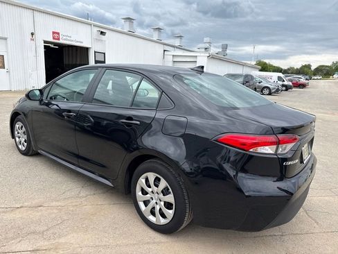 Used 2025 Toyota Corolla LE FWD image 4