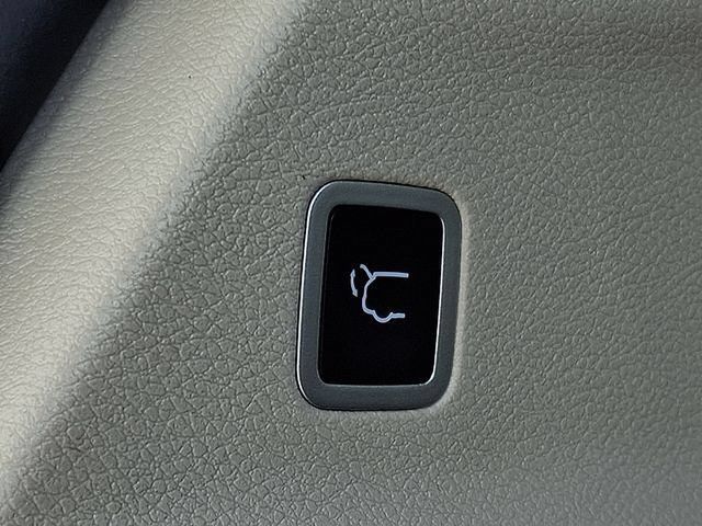 Used 2024 Chrysler Pacifica Touring-L FWD image 29