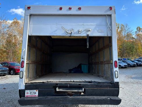 Used 2003 Ford E-350 and Econoline 350 Super Duty image 16